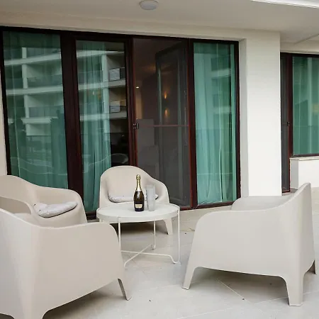 Апартамент Elegant Skyline Retreat With Pool & Access By Flat Manаger *