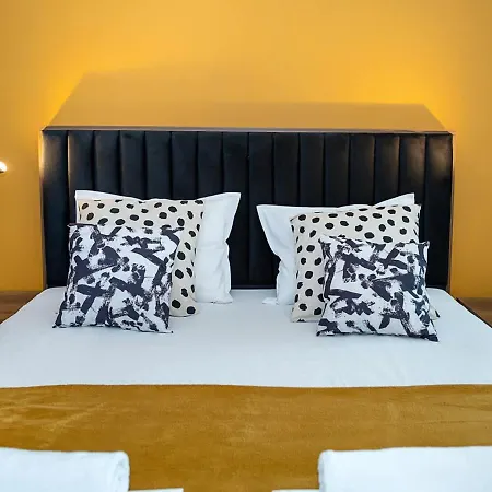 Апартамент Elegant Skyline Retreat With Pool & Access By Flat Manаger *