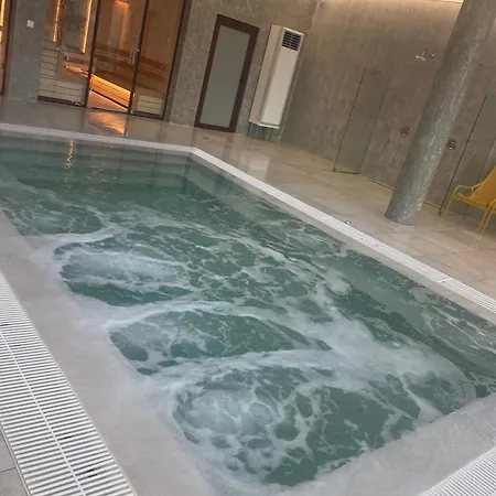 Апартамент Elegant Skyline Retreat With Pool & Access By Flat Manаger *